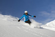Skifahrerin im Tiefschnee