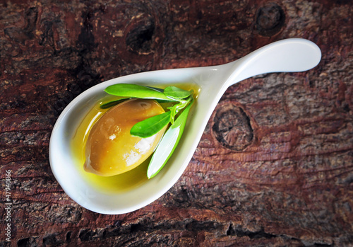 Photo: Olive als Vorspeise auf Holzuntergrund Olive als Vorspeise auf Holzuntergrund