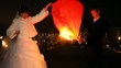 Video: Newly-married couple sets fire to heavenly small lamp in city Newly-married couple sets fire to heavenly small lamp in city
