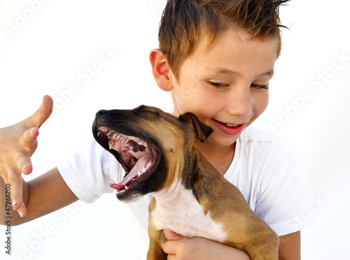 Photo: Kind mit welpe Kind mit welpe