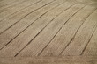 Spuren auf Ackerland