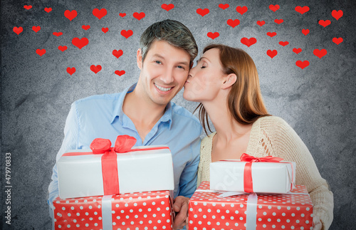Photo: paar mit geschenken und herzen paar mit geschenken und herzen