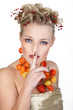 Junge Frau im Herbst Style