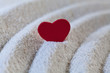 coeur dans stries sable
