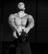 Foto: Crossfit Kettlebells swing exercise man workout Crossfit Kettlebells swing exercise man workout