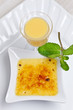 Eierlikör-Creme-Brulee zu Ostern