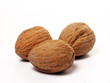 Foto: Nueces en fondo blanco,frutos secos. Nueces en fondo blanco,frutos secos.