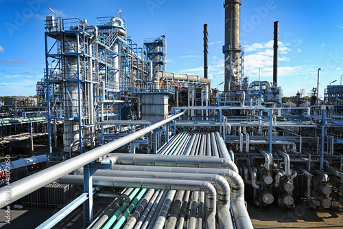 Photo: overall view of oil and gas installation overall view of oil and gas installation