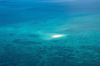 珊瑚礁に浮かぶ島