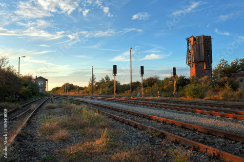 Photo: HDR-alte eisenbahngleise mit zerfallenen Wasserturm HDR-alte eisenbahngleise mit zerfallenen Wasserturm