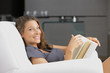 Foto: Beautiful woman reading a book Beautiful woman reading a book