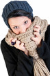 ritratto di ragazza con cappello e sciarpa