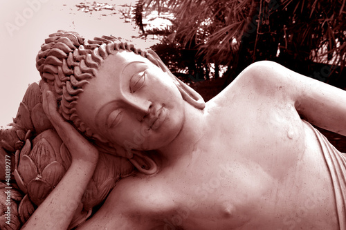 Photo: Buddha-Statue, liegend / Südindien Buddha-Statue, liegend / Südindien