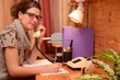 Buerokauffrau am Telefon