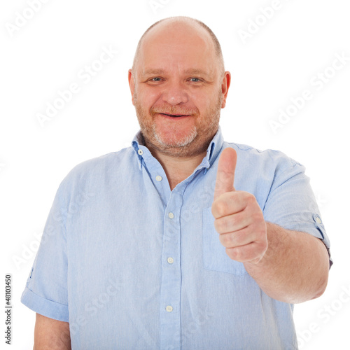Photo: Charismatischer Mann zeigt Daumen hoch Charismatischer Mann zeigt Daumen hoch