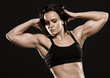 Foto: Beautiful well trained brunette posing and showing biceps. Beautiful well trained brunette posing and showing biceps.