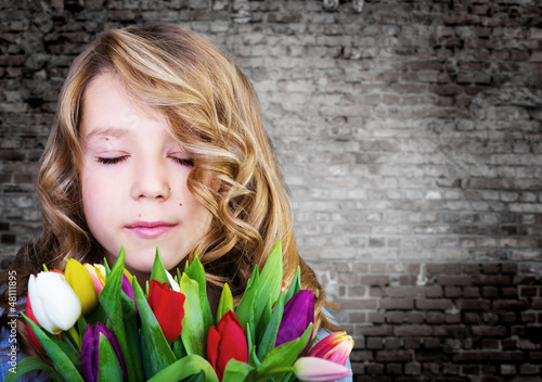 Photo: kind mit blumen kind mit blumen
