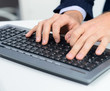 Photo: hände auf der tastatur hände auf der tastatur