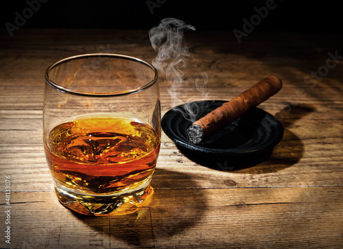 Photo: Whiskey und Zigarre Whiskey und Zigarre