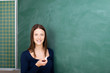 studentin an der tafel