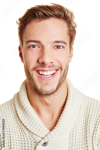 Photo: Portrait eines lachenden jungen Manns Portrait eines lachenden jungen Manns