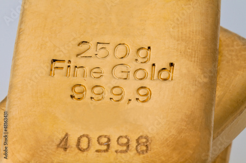 Photo: Geldanlage in echtem Gold als Goldbarren und Goldmünzen Geldanlage in echtem Gold als Goldbarren und Goldmünzen