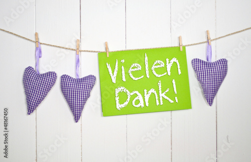 Photo: 3 Stoffherzen mit Karte und Vielen Dank auf Holzbrett 3 Stoffherzen mit Karte und Vielen Dank auf Holzbrett