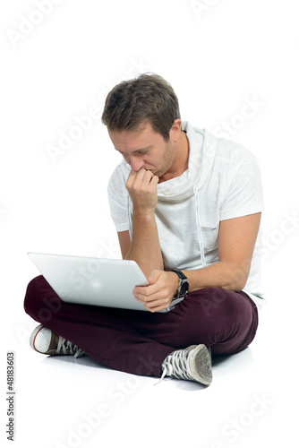 Photo: student recherchiert im internet student recherchiert im internet
