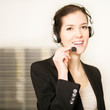 freundliche Geschäftsfrau mit Headset