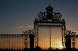 Schloss Versailles - Toren bei Sonnenaufgang