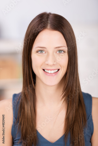 Photo: portrait einer schönen jungen frau portrait einer schönen jungen frau