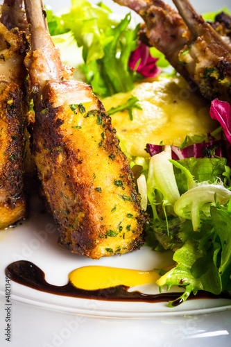 Photo: lamb chops with mashed potatoes and a little salad. lamb chops with mashed potatoes and a little salad.