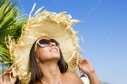 Photo: Woman with hat by the sea Woman with hat by the sea