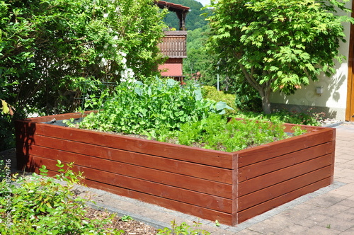 Photo: Hochbeet im Garten Hochbeet im Garten