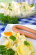 Kartoffelsalat und Würstchen
