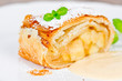 Apfelstrudel mit Vanillesosse