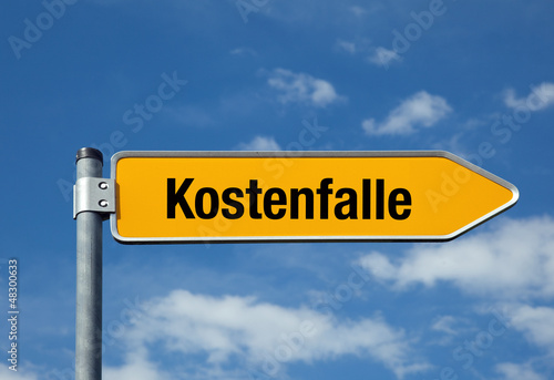 Photo: Pfeil mit blauem Himmel KOSTENFALLE Pfeil mit blauem Himmel KOSTENFALLE