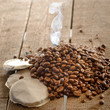 Kaffepads mit Bohnen und Rauch