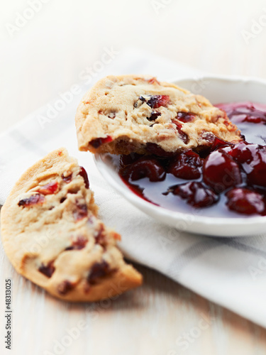 Photo: Cranberry cookie with sour cherry marmalade Cranberry cookie with sour cherry marmalade