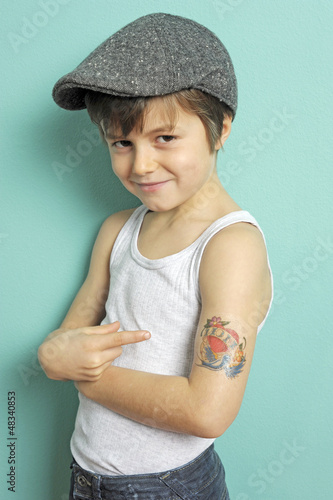 Photo: Cooler Junge mit Tattoo Cooler Junge mit Tattoo