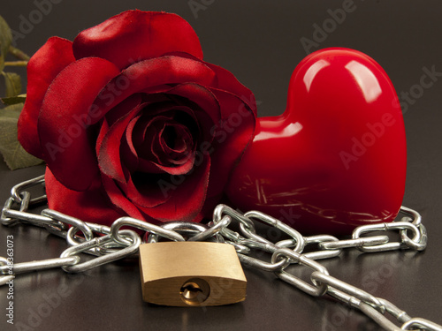 Photo: Herz und Rose mit Kette und Schloß Herz und Rose mit Kette und Schloß
