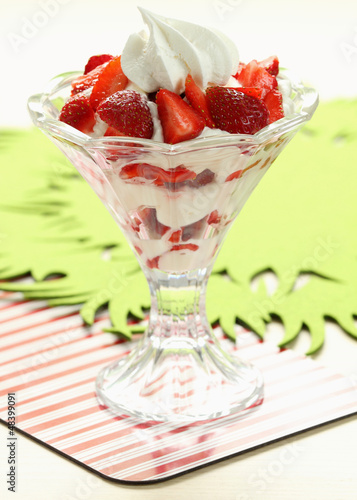 Photo: Strawberries with whipped cream in glass cup Strawberries with whipped cream in glass cup