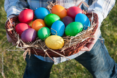 Photo: Easter eggs in a panier Easter eggs in a panier