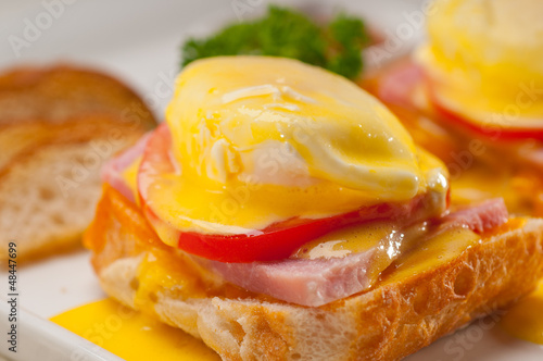 Photo: eggs benedict on bread with tomato and ham eggs benedict on bread with tomato and ham