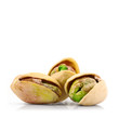 pistacchi in fondo bianco