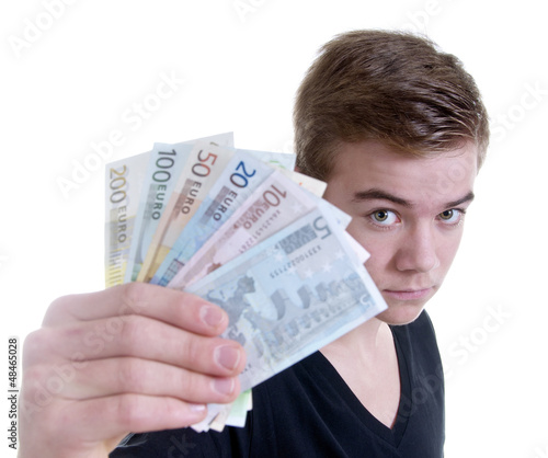 Photo: Teenager zeigt Euroscheine gefächert Teenager zeigt Euroscheine gefächert