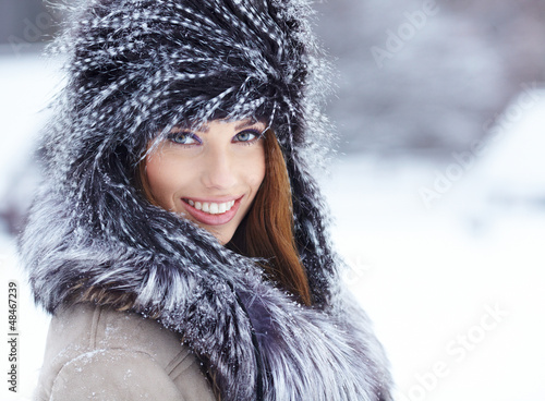 Photo: portrait of a young woman in winter park portrait of a young woman in winter park