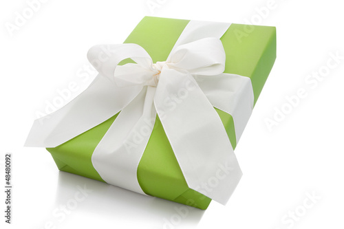 Photo: Isoliertes grünes Geschenk Isoliertes grünes Geschenk