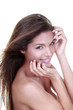 Foto: Portrait d'une jolie femme brune souriante Portrait d'une jolie femme brune souriante