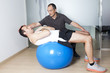 Physiotherapeut mit Patient